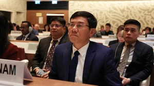Doan Anh Tho, vice-auditeur général de l'Audit d'Etat du Vietnam au 8e Congrès de l’Organisation des institutions supérieures de contrôle des finances publiques de l'Asie du Sud-Est (ASEANSAI), qui s’est ouvert le 13 novembre à Singapour sous la présidence de l’Audit d’État de Singapour. Photo : VNA