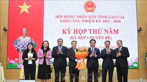 Le 16e Conseil populaire provincial de Lào Cai a élu Nguyên Tuân Anh au poste de président du Comité populaire provincial pour le mandat 2021-2026. Photo: VNA
