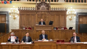 L’ambassadeur vietnamien en Hongrie, Bùi Lê Thai, s’exprime lors du 6ᵉ Forum politique Asie-Europe à Budapest. Photo : VOV.