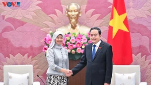 Le Président de l’Assemblée nationale, Tran Thanh Man et la Secrétaire générale de l’organisation Siti Rozaimeriyanty Dato Haji Abdul Rahman. Photo : VOV.