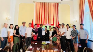 La cérémonie officielle de création du Comité de liaison de la communauté vietnamienne en Autriche. Photo : NDEL.