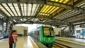 Du 30 août au 2 septembre, à l’occasion du 80e anniversaire de la Fête nationale du 2 septembre, habitants et visiteurs de la capitale pourront bénéficier de la gratuité sur l’ensemble des moyens de transport public subventionnés, comprenant 128 lignes de bus et deux lignes de métro. Photo : VNA.