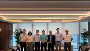 Lors de la séance de travail entre la délégation du Service commercial de l’ambassade du Vietnam aux Philippines et des représentants du groupe Aboitiz. Photo : congthuong.vn