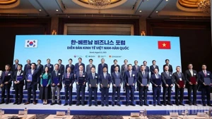 Cérémonie de signature de la coopération dans le domaine de la maintenance des avions et du transport de fret entre Vietnam Airlines et Korean Air. Photo : NDEL.