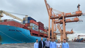 La délégation du port de Göteborg lors de la Vietnam International Sourcing Fair 2023 et en visite dans plusieurs ports vietnamiens. Photo : congthuong.vn