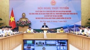 Le Premier ministre Pham Minh Chinh préside la 19e réunion du Comité d'État de pilotage pour les ouvrages et projets nationaux importants dans le secteur des transports. Photo: VNA