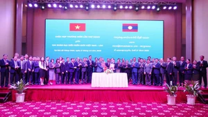 La 34ᵉ réunion annuelle entre les délégations frontalières du Vietnam et du Laos s’est tenue du 25 au 27 décembre à Vientiane. Photo : VNA.