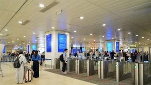 Vietnam Airlines encourage ses passagers à utiliser la technologie biométrique pour simplifier l'enregistrement à l'aéroport et réduire les temps d'attente. Photo : VNA