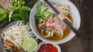 Le "pho" reste un plat réconfortant incontournable : chaud, copieux et délicieux. Photo : VNA