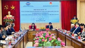 Colloque scientifique international intitulé « Rehausser la diplomatie multilatérale du Vietnam dans la nouvelle conjoncture ». Photo: VNA