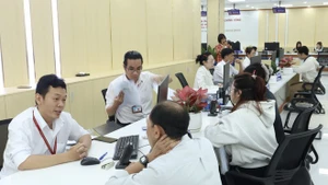 Le Centre de services administratifs publics de Hô Chi Minh-Ville dispose actuellement de 67 guichets de transaction, dont 61 sont déjà opérationnels. Photo: VNA