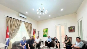 L’équipe de tournage travaille avec l’ambassade de Cuba au Vietnam. Photo : vtv.vn
