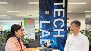 Le professeur Nghiêm Duc Long, directeur du Centre de l’environnement et de l’eau de l’Université de Technologie de Sydney (UTS) et président de l’Association des intellectuels et experts vietnamiens en Australie lors d'un entretien accordé à l’Agence vietnamienne d’Information. Photo : VNA.