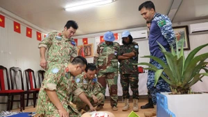 L’hôpital de campagne de niveau 2 n°7 organise une formation spécialisée pour le personnel médical. Photo : VOV.