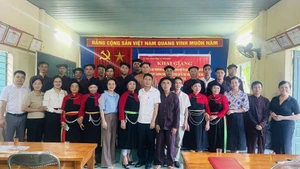 Lors du cours de formation sur le patrimoine culturel immatériel de l'ethnie de Cao Lan. Photo : NDEL.