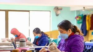 Les villages de métiers de Hanoï en pleine effervescence à l’approche du Têt. Photo . VNA. ​