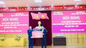 «Les garde-côtes accompagnent les pêcheurs» pour la période 2025-2030. Photo: thanhtra.com.vn
