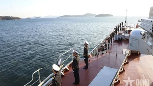 Le navire 015-Tran Hung Dao achève sa visite en République de Corée