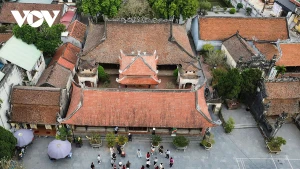 Le village ancien de Hung Lo (quartier de Van Phu, province de Phu Tho) est situé sur une rive de la pittoresque rivière Lo. Le complexe historique et culturel du temple Hung Lo s'étend sur une superficie de 5 000 mètres carrés. Photo : VOV.