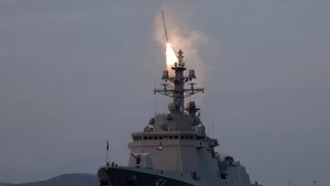 Un missile de croisière stratégique tiré depuis le destroyer nord-coréen Choe Hyon, le 10 mars 2026. Photo : KCNA. 