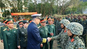 Le ministre chinois de la Défense rend visite à la Brigade de commandos 113 du Vietnam. Photo : VNA