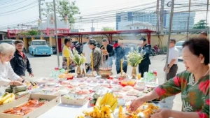 La grande cérémonie commémorative en l'honneur des héros est organisée chaque année depuis 10 ans par la communauté vietnamienne du Nord-Est de la Thaïlande. Photo : VNA
