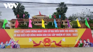 Dans les communes montagneuses de la ville de Da Nang, l'accent est mis sur la propagande visuelle. Photo : VOV.
