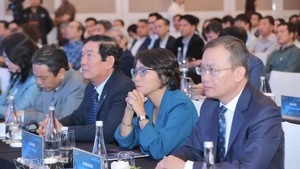 Délégués participant au Sommet vietnamien de l’économie du sport 2026 (VSES 2026), à Hanoi, le 27 mars. Photo : VNA.