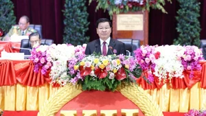 Le secrétaire général du Comité central du PRPL, Thongloun Sisoulith, prend la parole lors de l'événement. Photo : Pathedlao.