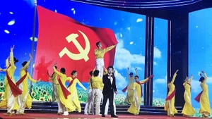 L’année 2025 a été marquée par la forte résonance d’événements culturels d’envergure nationale, notamment la série d’activités commémorant le 50ᵉ anniversaire de la réunification du pays, les 80 ans de la Révolution d’Août et la Fête nationale du 2 septembre. Photo : NDEL.