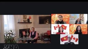 Des représentants des diverses associations de la communauté vietnamienne à travers le Canada prennent part au programme virtuel du Nouvel An et assistent au lancement de la rubrique dédiée aux produits vietnamiens au Canada. Photo : VNA.