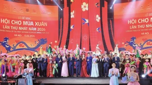Lors de la cérémonie de clôture de la première Foire du Printemps 2026. Photo : VNA.
