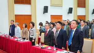La cérémonie de salut au drapeau. Photo : NDEL.