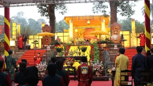 Les rituels royaux ont été reconstitués avec solennité. Photo : NDEL.