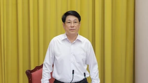 Le président de la République, Luong Cuong, a présidé une réunion de travail périodique avec le Bureau du président de la République dans l’après-midi du 27 février, au Palais présidentiel. Photo : VNA.