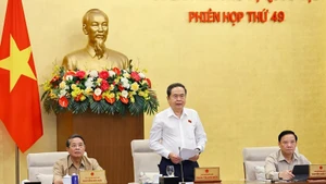 Le président de l'Assemblée nationale Trân Thanh Mân préside la 49e session du Comité permanent. Photo : VNA.
