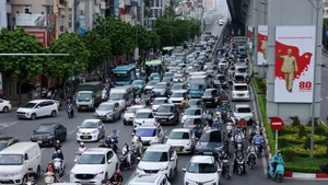 À compter du 1er juillet 2026, les règles des ZFE s’appliqueront au périphérique 1. À compter du 1er janvier 2028, les zones s’étendront aux zones situées à l’intérieur du périphérique 2. Photo : VNA.