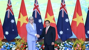 Le Premier ministre Pham Minh Chinh et la gouverneure générale d'Australie, Sam Mostyn. Photo : NDEL.