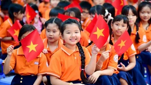 Ce matin du 5 septembre, environ 26 millions d'élèves et d'étudiants et 1,6 million d'enseignants à travers le pays ont participé à la cérémonie de rentrée. Photo : touitre.vn