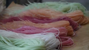 De nouilles « hủ tiếu » Cai Rang colorées. Photo : vnexpress.net