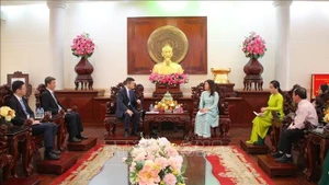 Nguyên Thi Ngoc Diêp, vice-présidente du Comité populaire de Can Tho (droite) et Tang Li, consul général de Chine à Hô Chi Minh-Ville. Photo: VNA