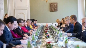 La vice-présidente de l’Assemblée nationale du Vietnam, Nguyên Thi Thanh a une le 19 septembre une séance de travail avec le président du Sénat du Parlement tchèque, Miloš Vystrčil. Photo : Senat.cz