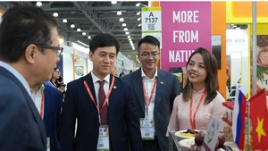L'ambassadeur du Vietnam en Russie, Dang Minh Khoi, au pavillon vietnamien. Photo : VNA.