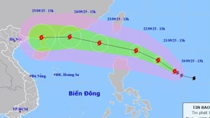 Une trajectoire possible du typhon Ragasa. Photo : NCHMF