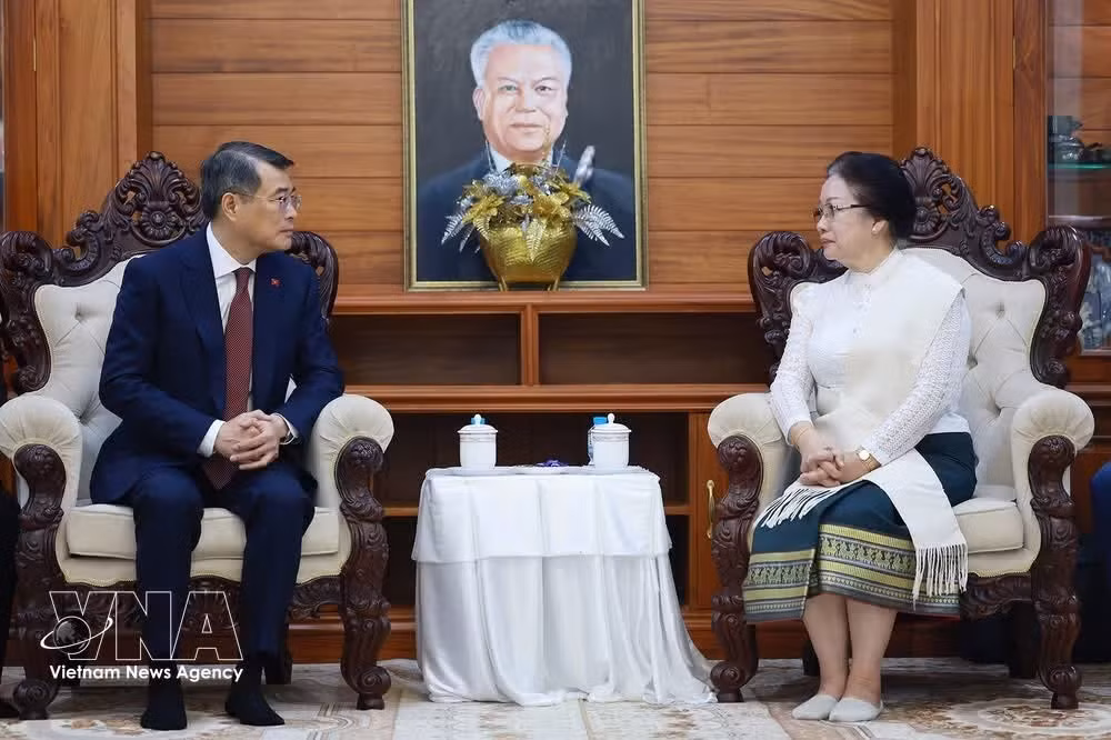 potal-thu-tuong-le-minh-hung-tham-gia-dinh-co-chu-tich-quoc-hoi-lao-xaysomphone-phomvihane.jpg
