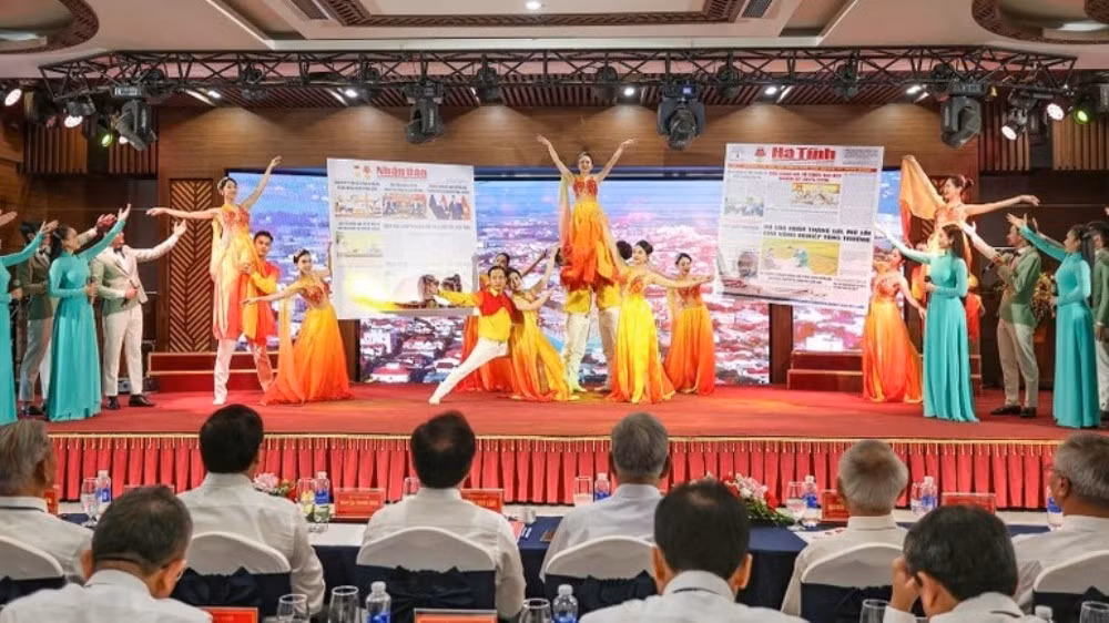spectacle-artistique-ha-tinh-ndel.jpg