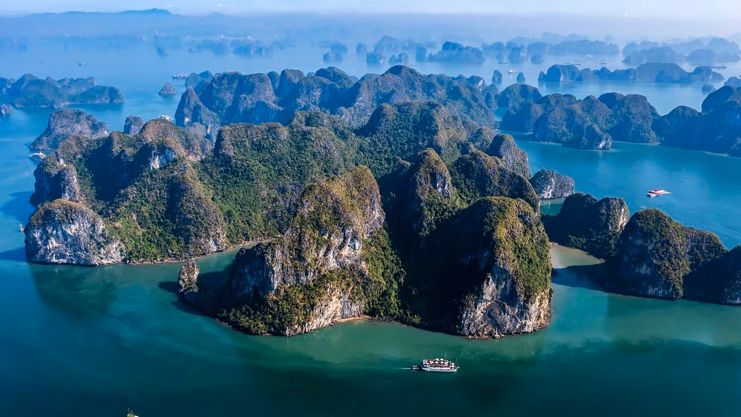 La baie d’Ha Long reste un lieu où légendes, histoire et culture se croisent, créant un patrimoine d’une grande valeur pour le Vietnam et pour le monde.