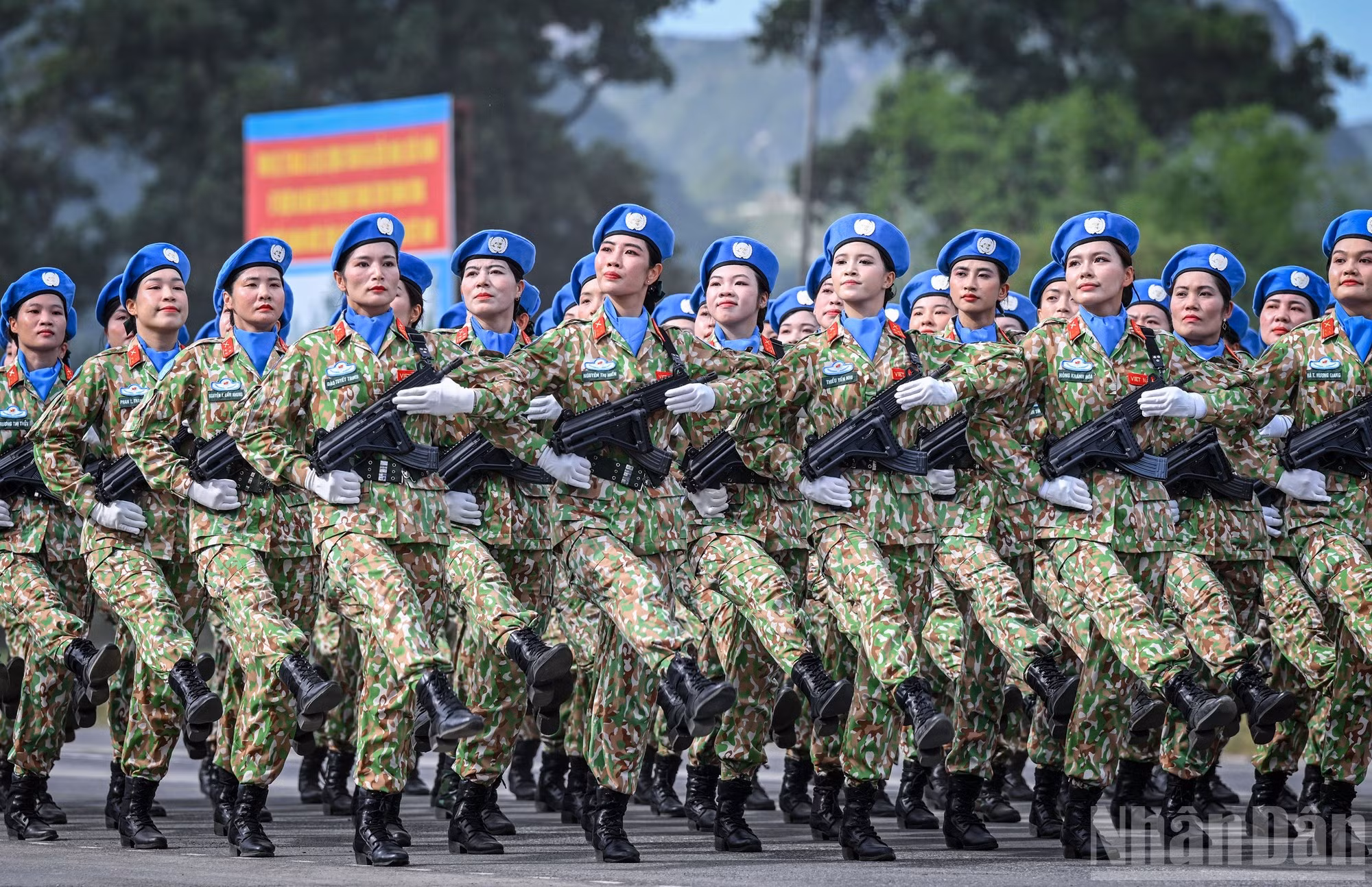 nu-hoa-binh.jpg