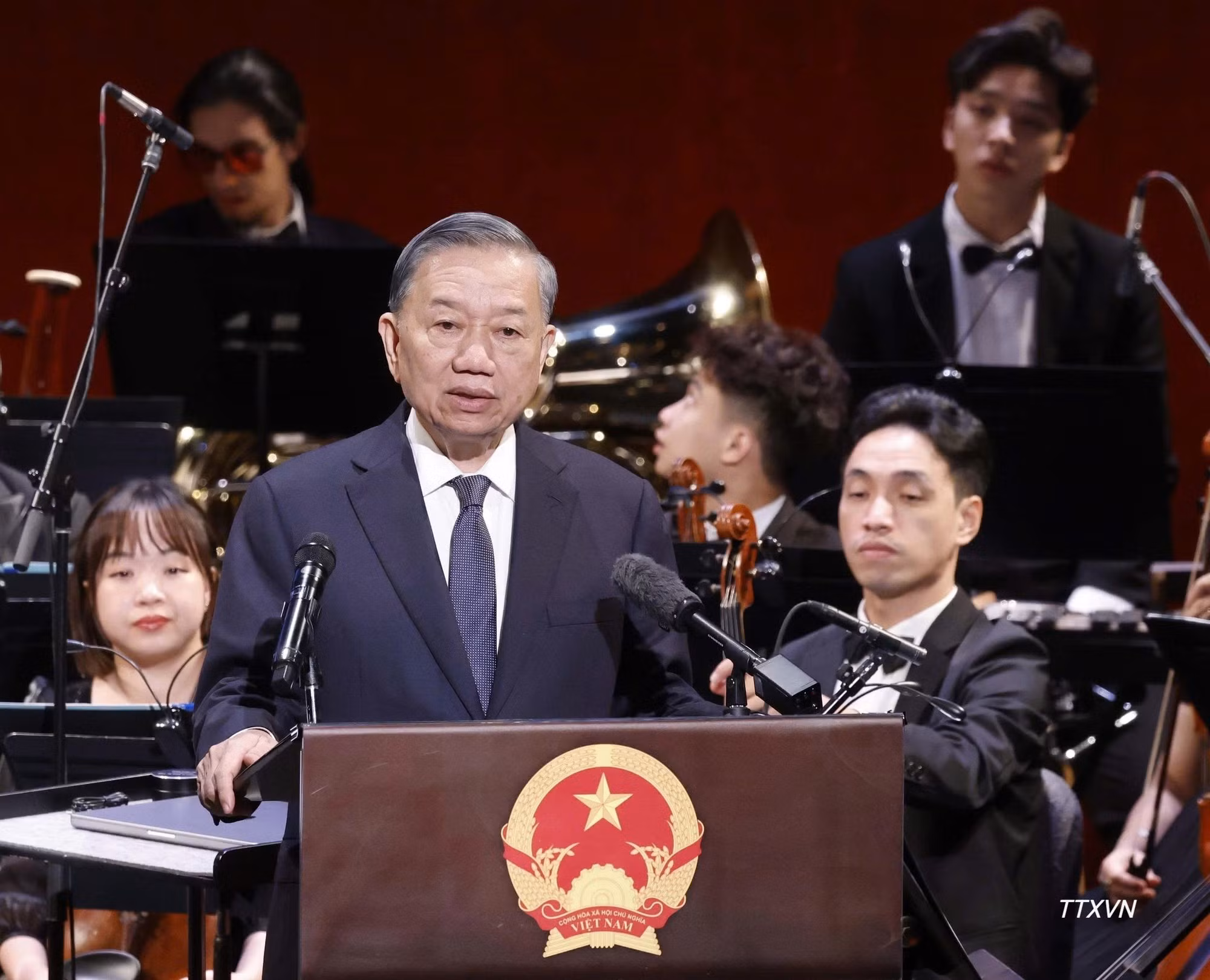 Le secrétaire général du PCV et président To Lam prononce un discours lors de l'événement. Photo : VNA.
