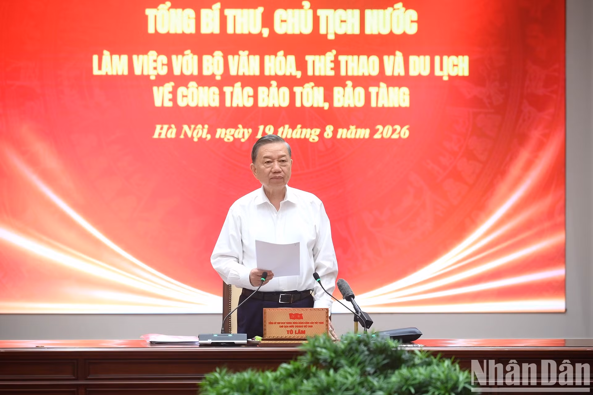 Le dirigeant vietnamien To Lam prononce une allocution d’orientation lors de la séance de travail.